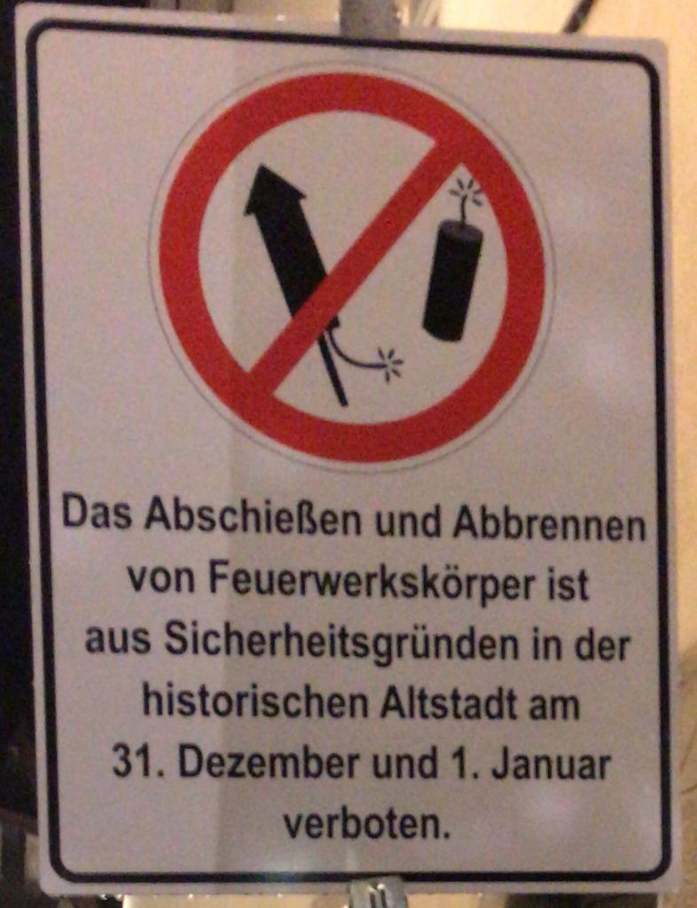 Hinweisschild Feuerwerk